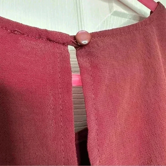 Suzy Shier Blouse Sleeveless Cross  Front Burgundy Size Large - Picture 12 of 16